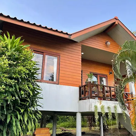 Cozy Jungle House 2Bd Central Located
